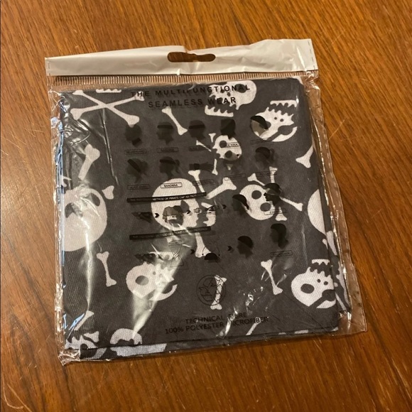 Pirate Skulls SA Co. Face Shield® - Picture 3 of 5